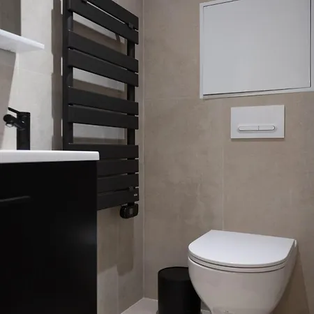 Spacieux & Lumineux Garibaldi Апартаменты *